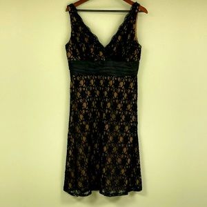 S.L. fashions women’s sleeveless V-neck black & tan lace midi dress size 12